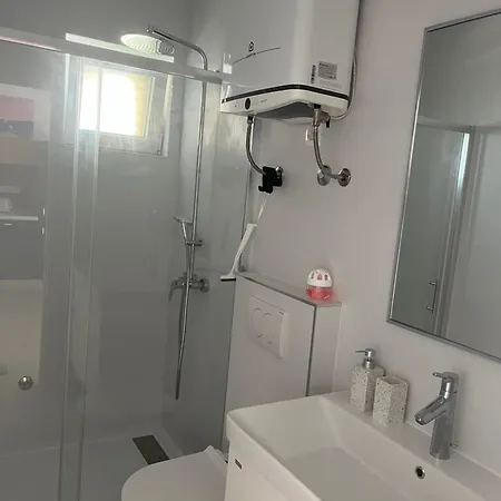 Summer Time Apartment Pisak