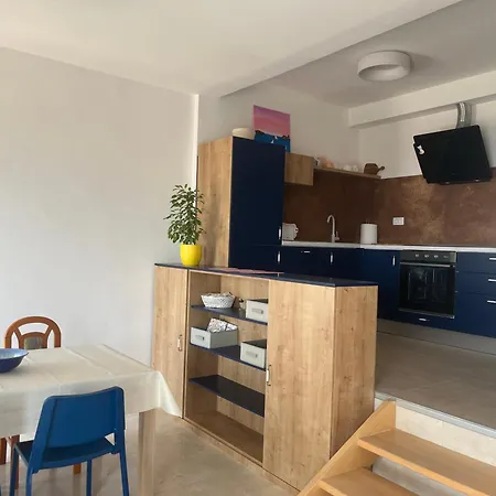 Summer Time Apartment Pisak